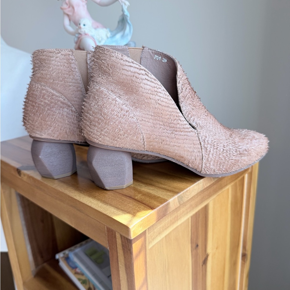 Antelope Peri Ankle Booties